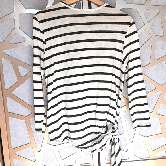 NWT Ivory/Black stripe crewneck with ruched detail - Picture 6 of 8